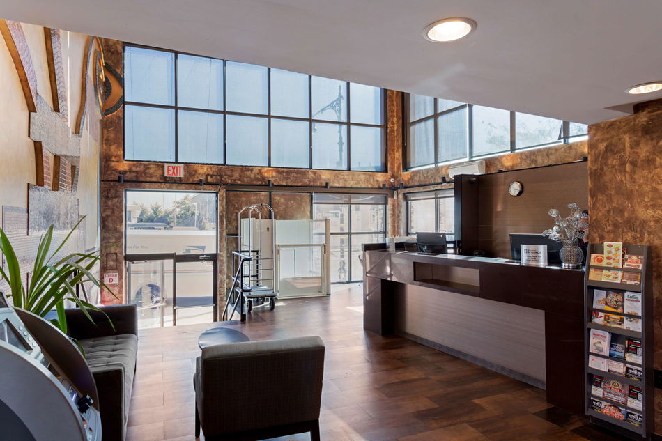 Best Western Plus Brooklyn Bay Hotel Lounge / Lobby