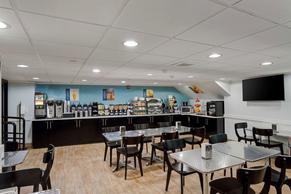 Best Western Plus Brooklyn Bay Hotel Bar