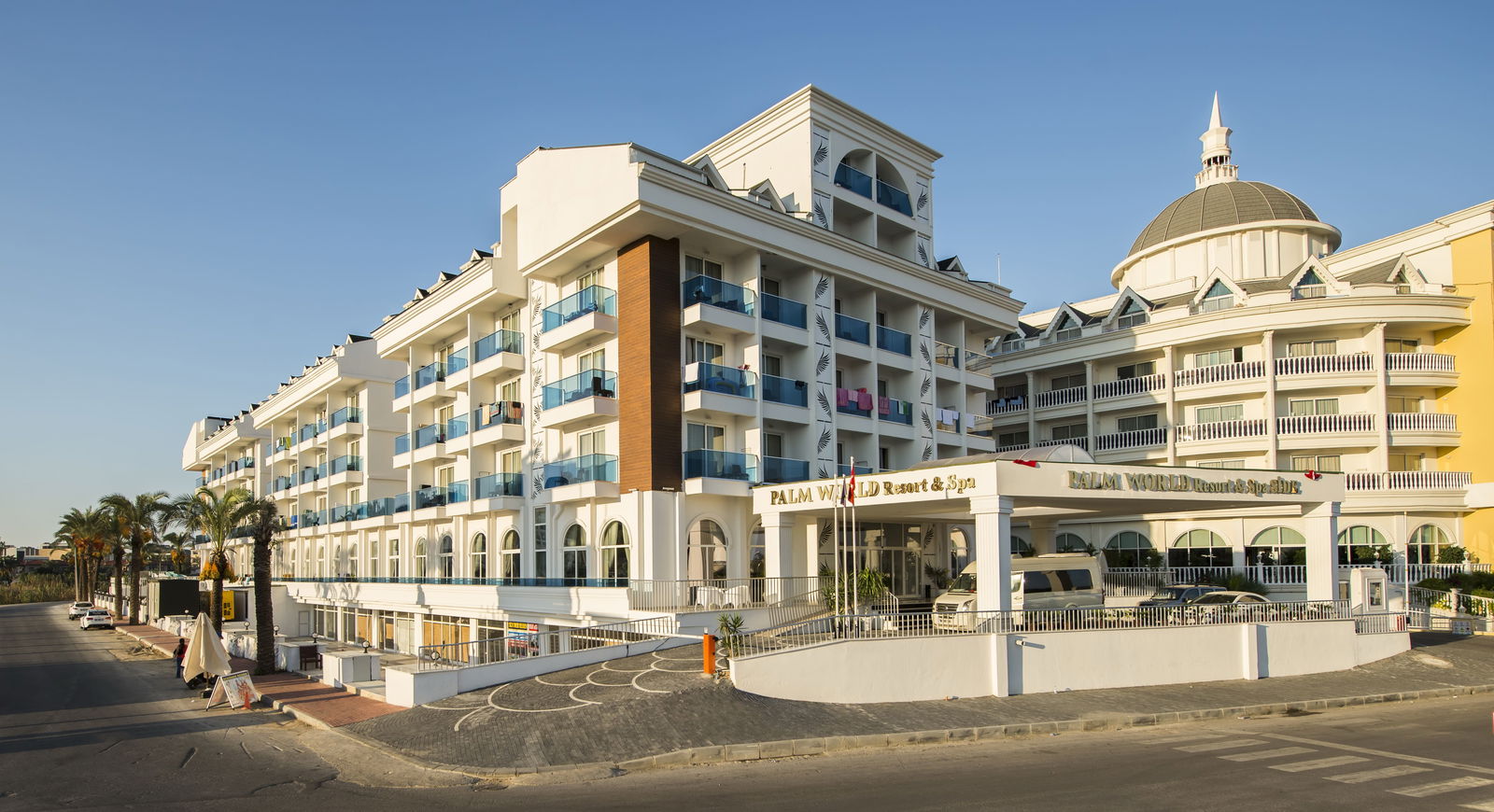 Hotel Palm World Resort & Spa Side