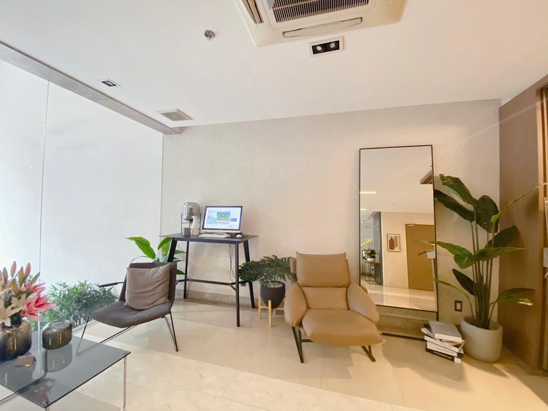 Hotel The Luxe Hotel