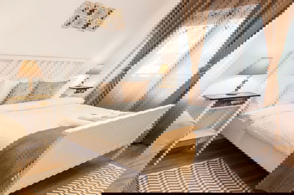 2206928-tineretului-apartment-by-mrg.jpg