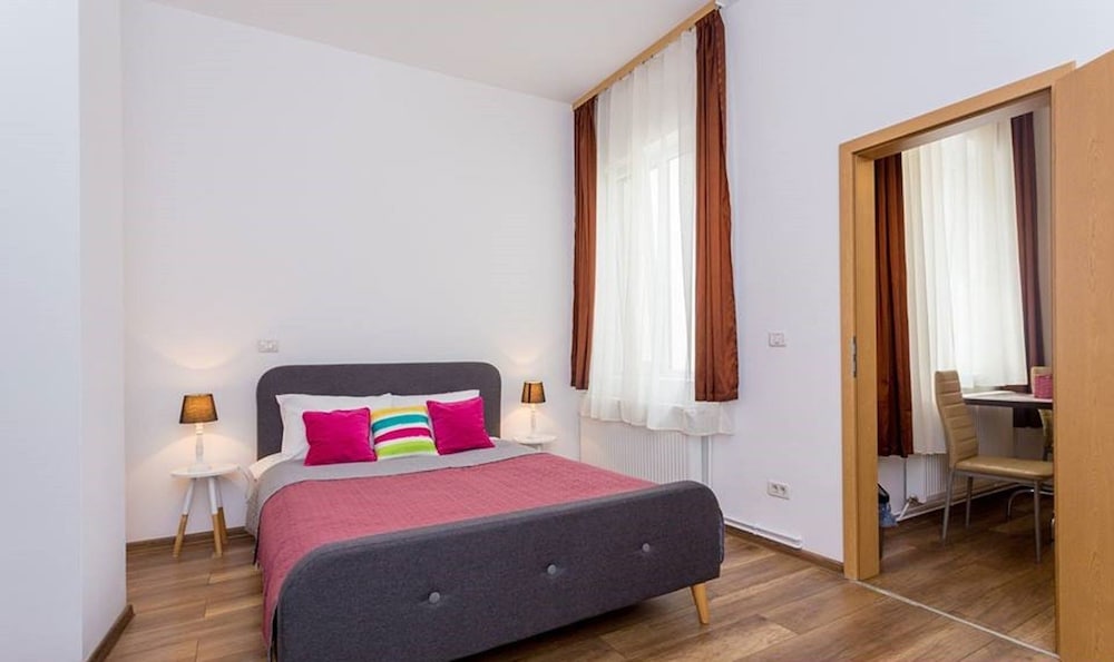 2452214-nice-and-cozy-apartments.jpg