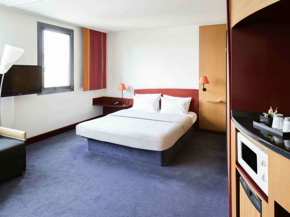 Novotel Suites Wien City Donau Room Example