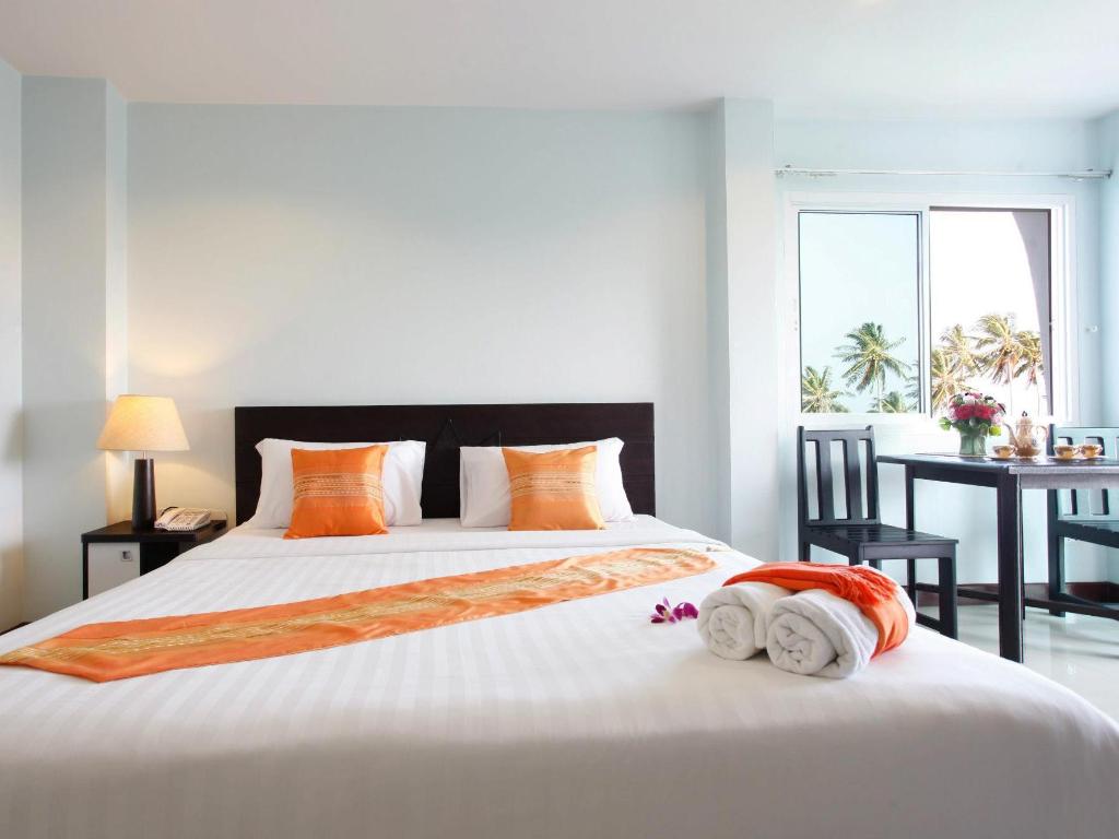 Hotel Raya Rawai Place