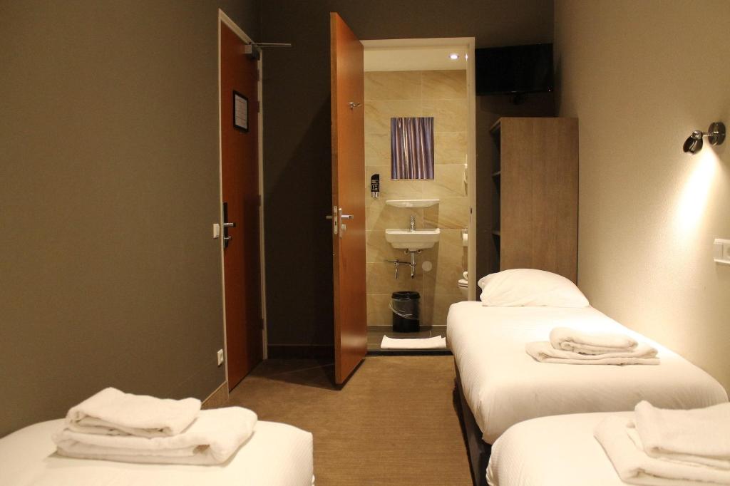 Hotel Blossoms