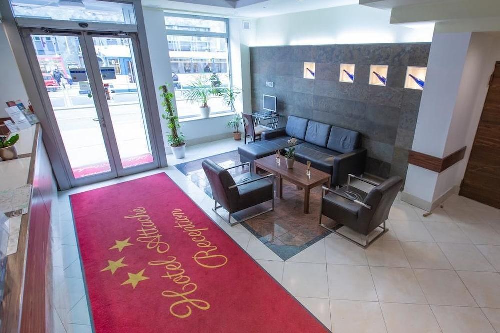 Hotel Attache