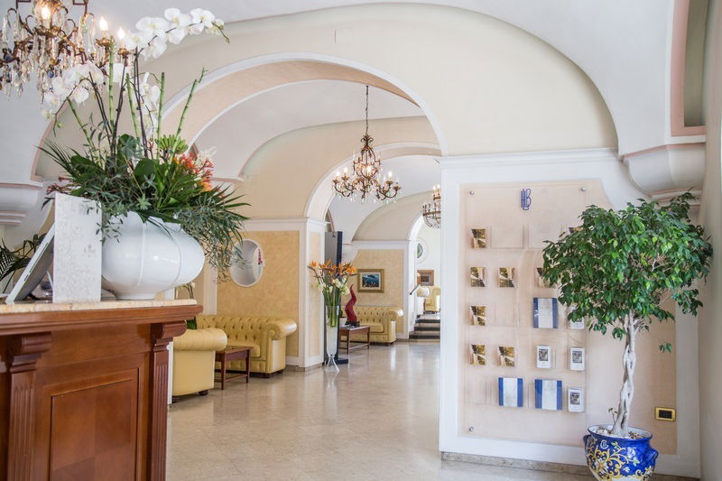 Lloyd'S Baia Hotel