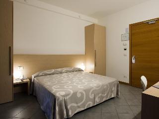 2114358-hotel-eden.jpg