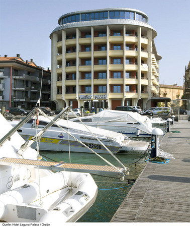 Hotel Laguna Palace
