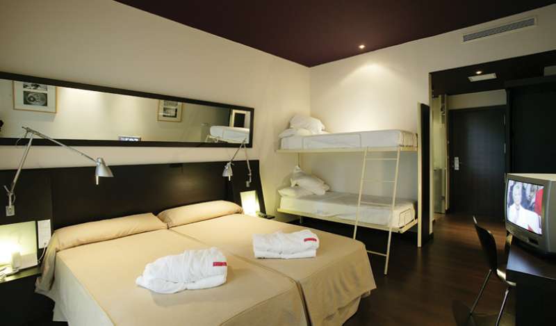 Avenida Gran Vía Room Example