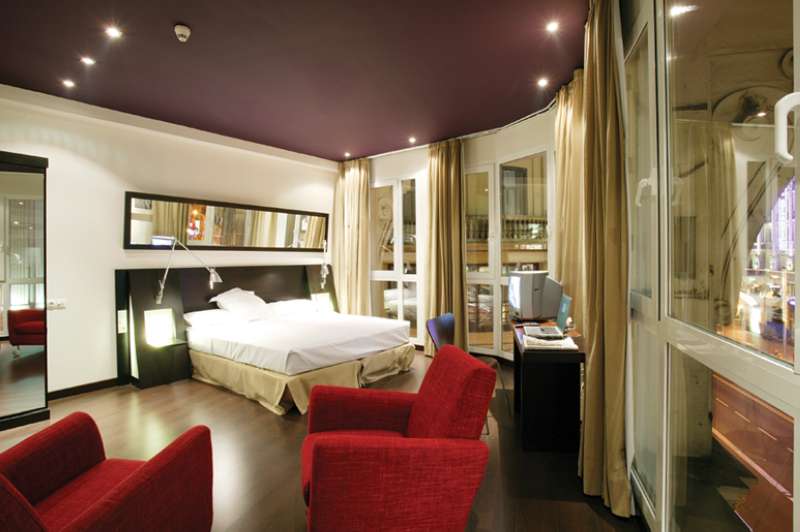 Avenida Gran Vía Room Example
