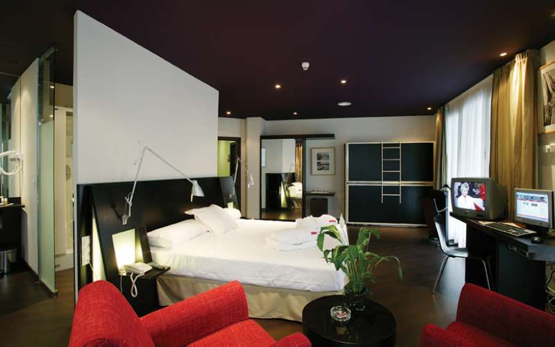 Avenida Gran Vía Room Example
