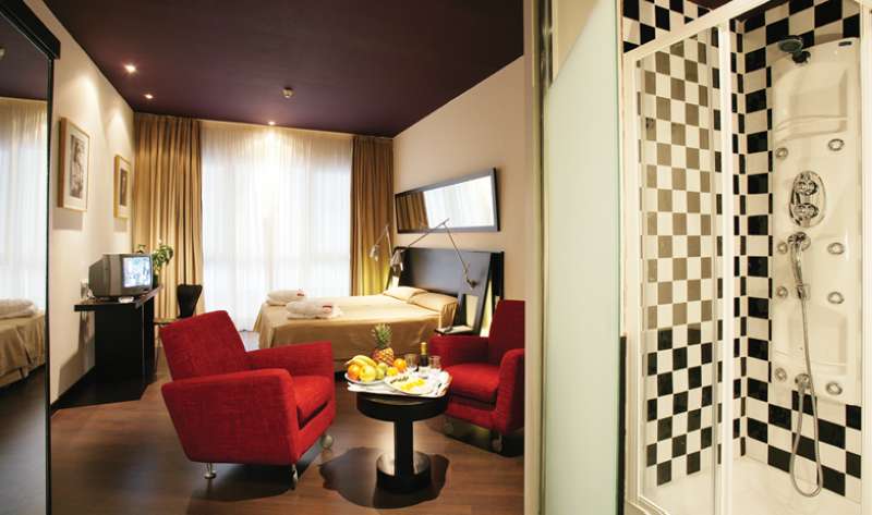 Avenida Gran Vía Room Example