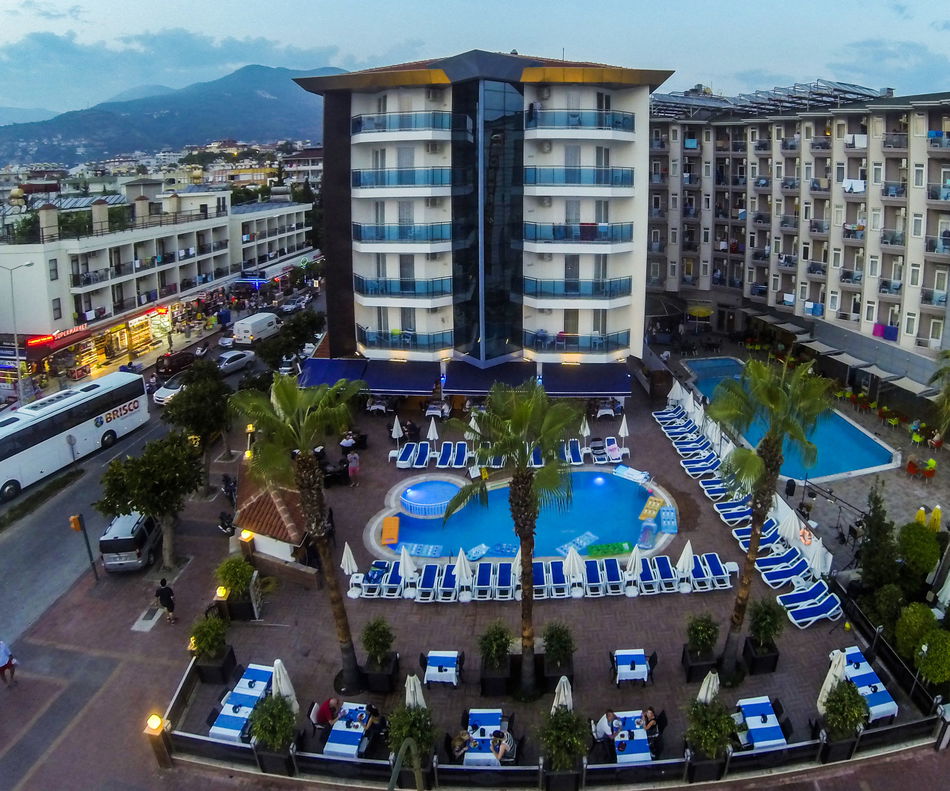 Parador Beach Hotel Exterior