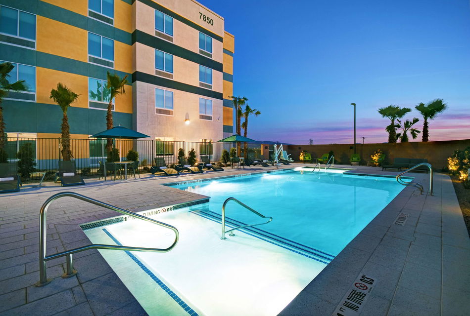 Hampton Inn Las Vegas Strip South Outdoor Pool