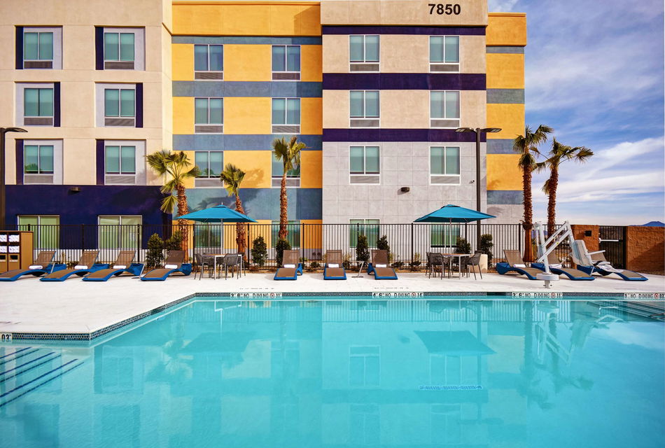 Hampton Inn Las Vegas Strip South Outdoor Pool