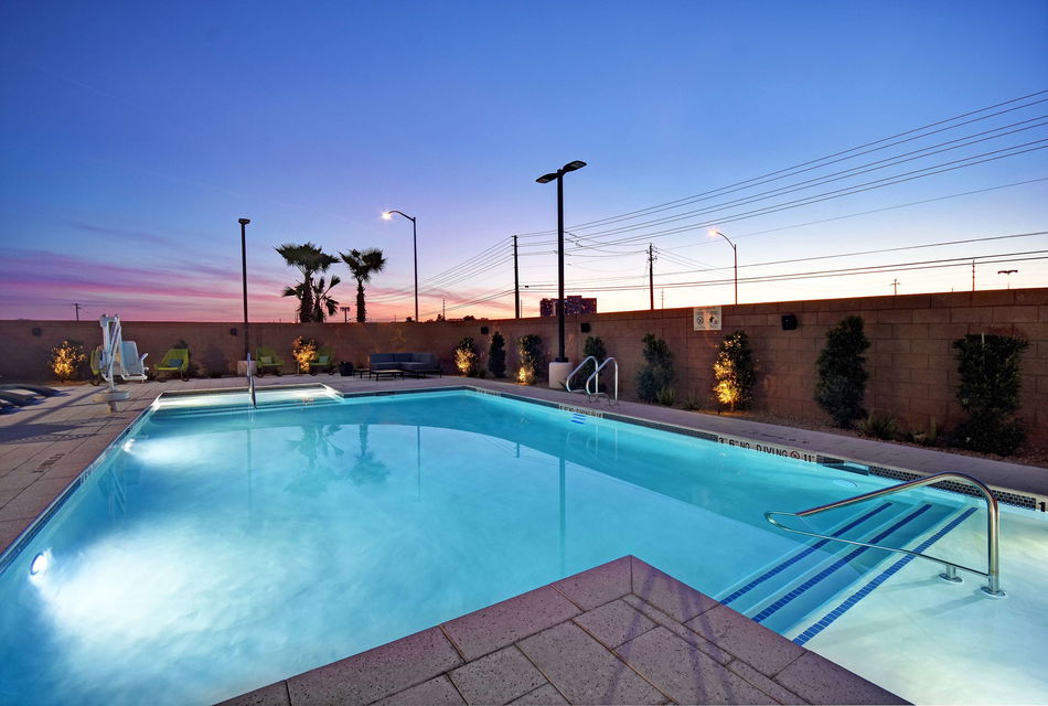 Hampton Inn Las Vegas Strip South Outdoor Pool