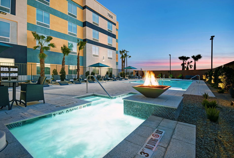 Hampton Inn Las Vegas Strip South Outdoor Pool
