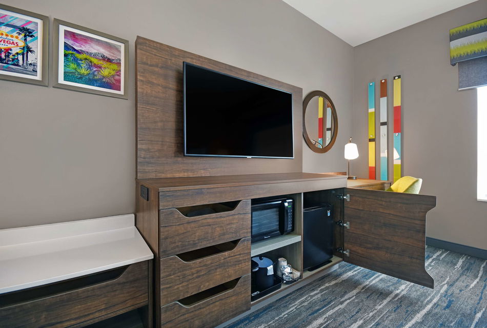 Hampton Inn Las Vegas Strip South Room Example